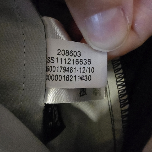 Under Armour Performance Black Bermuda Shorts Women's Size 6 - Picture 6 of 10